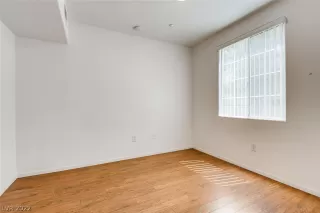 Photo #4: 2439689 Listing