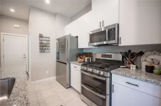 Photo #4: 2439735 Listing