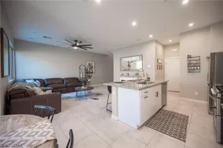 Photo #5: 2439735 Listing