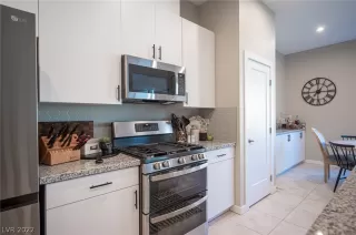 Photo #6: 2439735 Listing