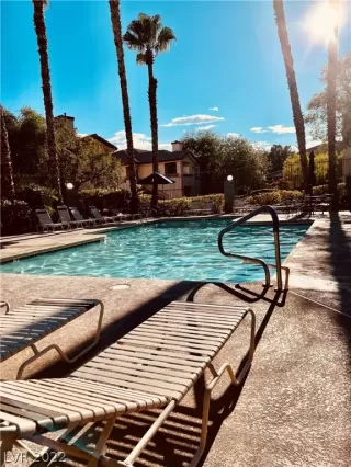 Photo #2: 2439786 Listing