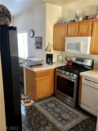 Photo #3: 2439786 Listing