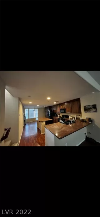 Photo #2: 2439790 Listing 