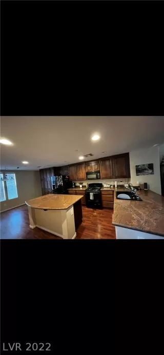 Photo #3: 2439790 Listing 