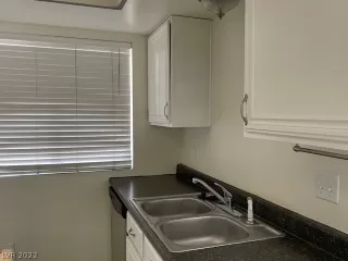 Photo #3: 2439797 Listing 