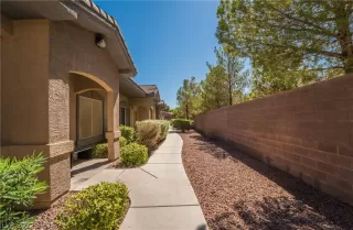 Photo #4: 2439833 Listing