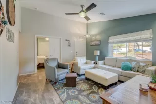 Photo #5: 2439852 Listing