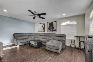 Photo #4: 2439928 Listing