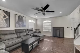 Photo #5: 2439928 Listing