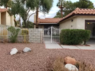 Photo #3: 2439932 Listing 