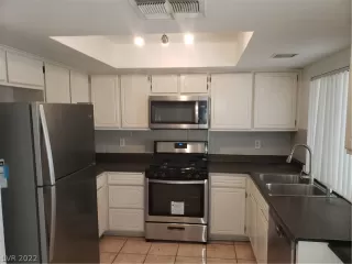 Photo #4: 2439932 Listing 