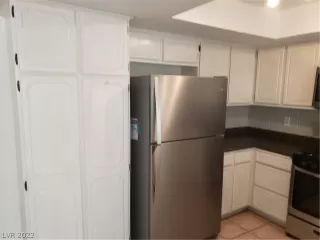 Photo #5: 2439932 Listing 