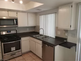 Photo #6: 2439932 Listing 