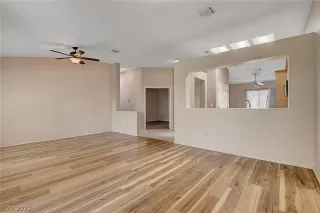 Photo #4: 2439980 Listing 