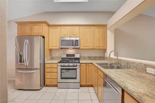 Photo #5: 2439980 Listing 