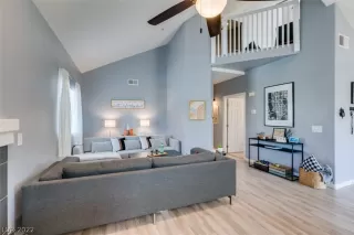 Photo #4: 2439984 Listing