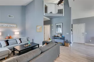 Photo #5: 2439984 Listing