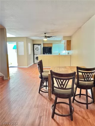 Photo #4: 2440018 Listing 