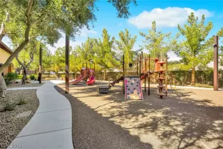 Photo #4: 2440026 Listing 