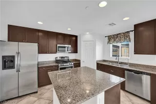 Photo #6: 2440026 Listing 