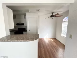 Photo #1: 2440040 Listing 