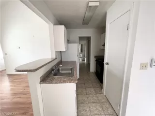 Photo #3: 2440040 Listing 