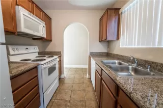 Photo #4: 2440074 Listing 