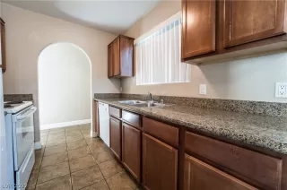 Photo #5: 2440074 Listing 