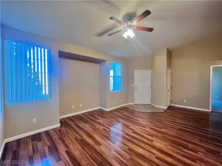 Photo #5: 2440076 Listing 