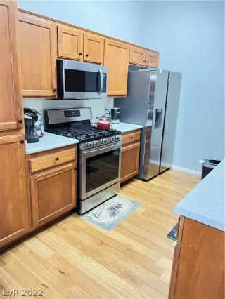 Photo #5: 2440088 Listing