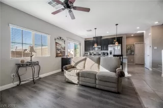 Photo #5: 2440093 Listing
