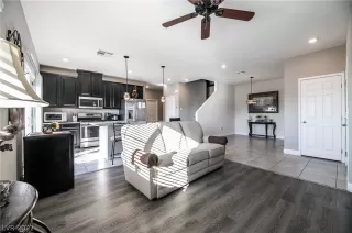Photo #6: 2440093 Listing