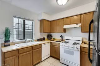 Photo #4: 2440108 Listing 