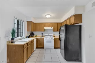 Photo #5: 2440108 Listing 