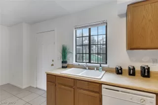 Photo #6: 2440108 Listing 