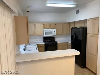 Photo #5: 2440133 Listing 