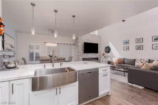 Photo #1: 2440149 Listing