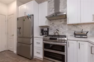 Photo #2: 2440149 Listing