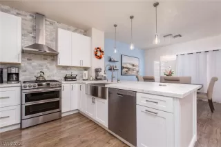 Photo #3: 2440149 Listing