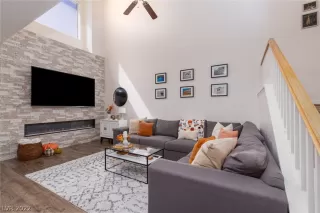 Photo #5: 2440149 Listing