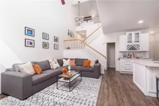 Photo #6: 2440149 Listing