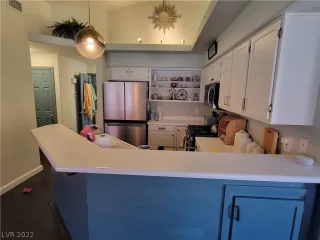 Photo #4: 2440172 Listing