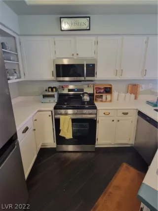 Photo #6: 2440172 Listing