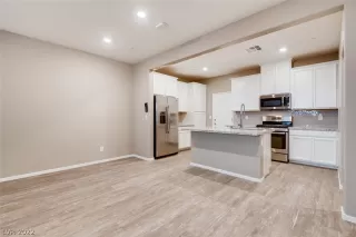 Photo #4: 2440180 Listing 