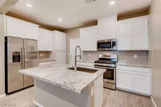 Photo #5: 2440180 Listing 