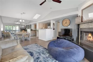 Photo #6: 2440199 Listing