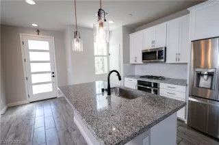 Photo #5: 2440217 Listing 