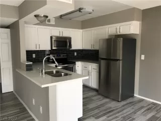 Photo #1: 2440281 Listing 