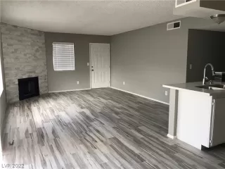 Photo #3: 2440281 Listing 