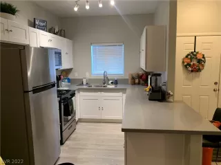 Photo #5: 2440368 Listing